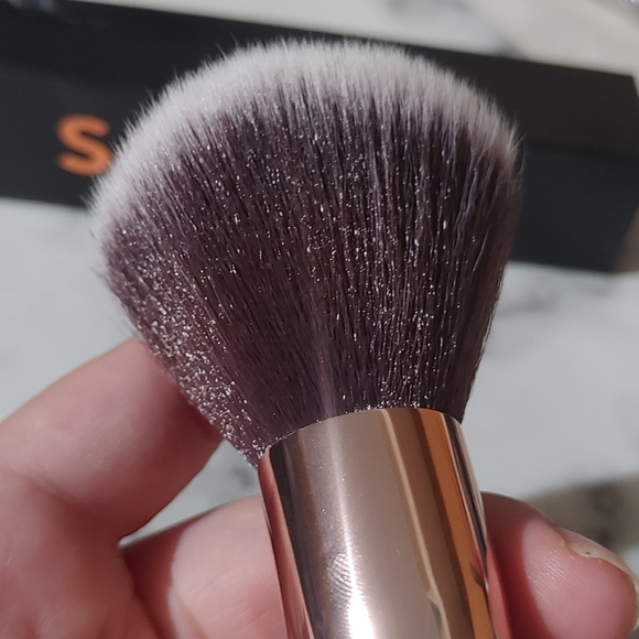 Big Makeup Brush - Picture 4 of 5